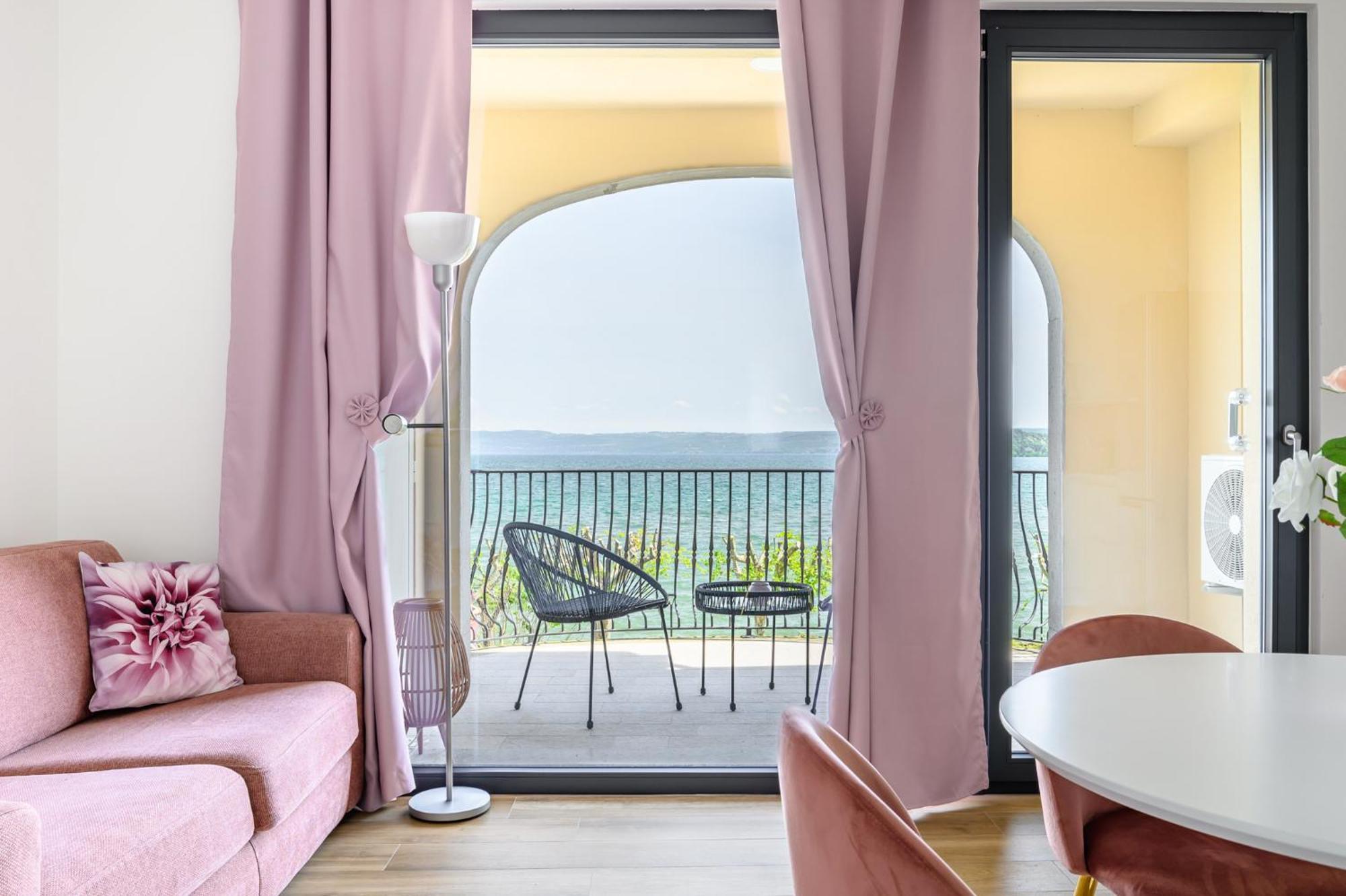 Casa Vacanze Maddalena - Palazzetto Sul Lago - Diamante Rosa Marta Habitación foto