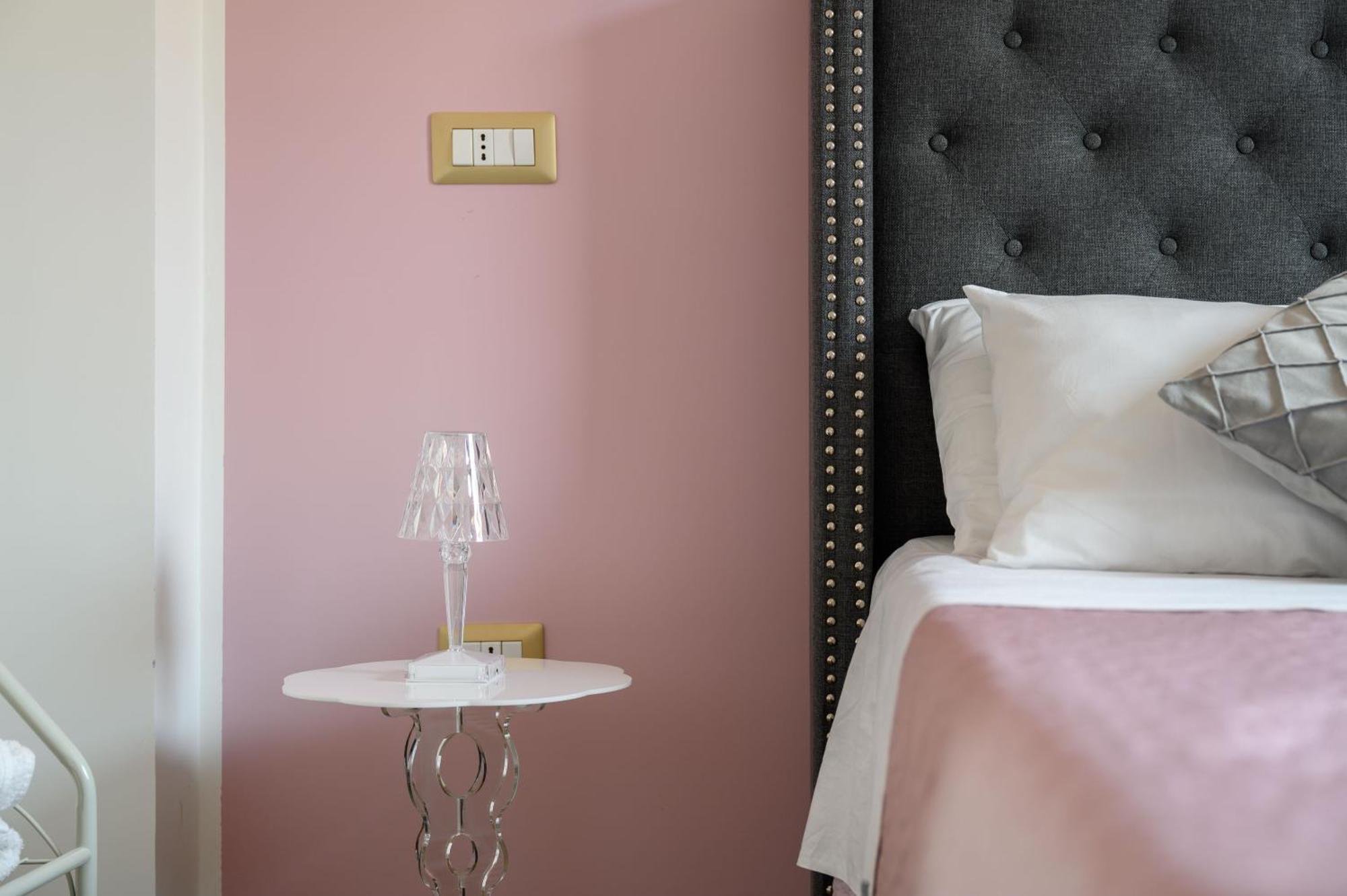 Casa Vacanze Maddalena - Palazzetto Sul Lago - Diamante Rosa Marta Exterior foto